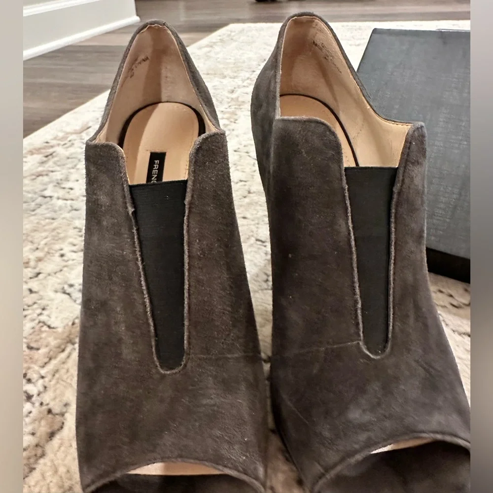 French Connection Women's Charcoal Peep Toe Booties, GREAT condition - Picture 5 of 6